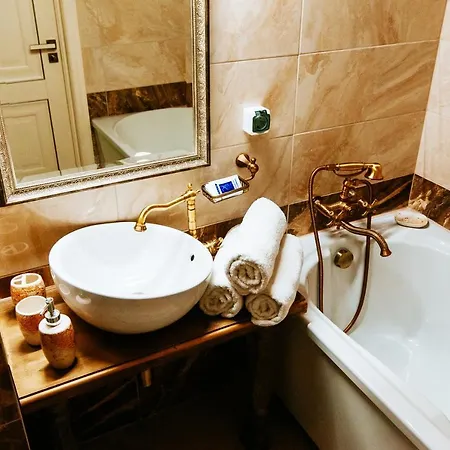 At The Railway Station Apartment